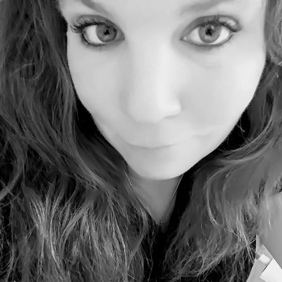 Meet your Posher, Melanie - Picture 1 of 1